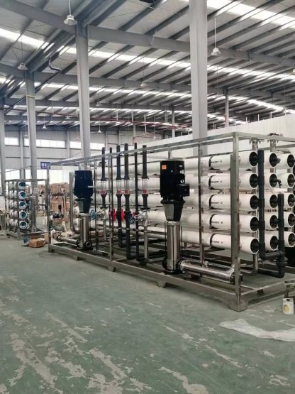 Hệ thống lọc nước RO trong xưởng
